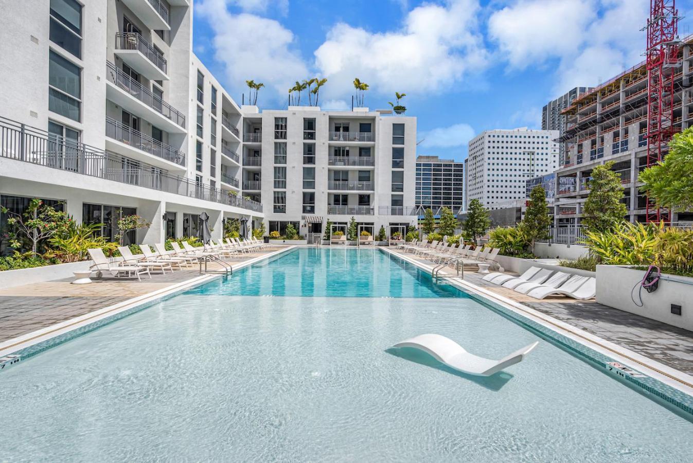 Modern Unit In The Heart Of Downtown With Free Parking Apartamento *