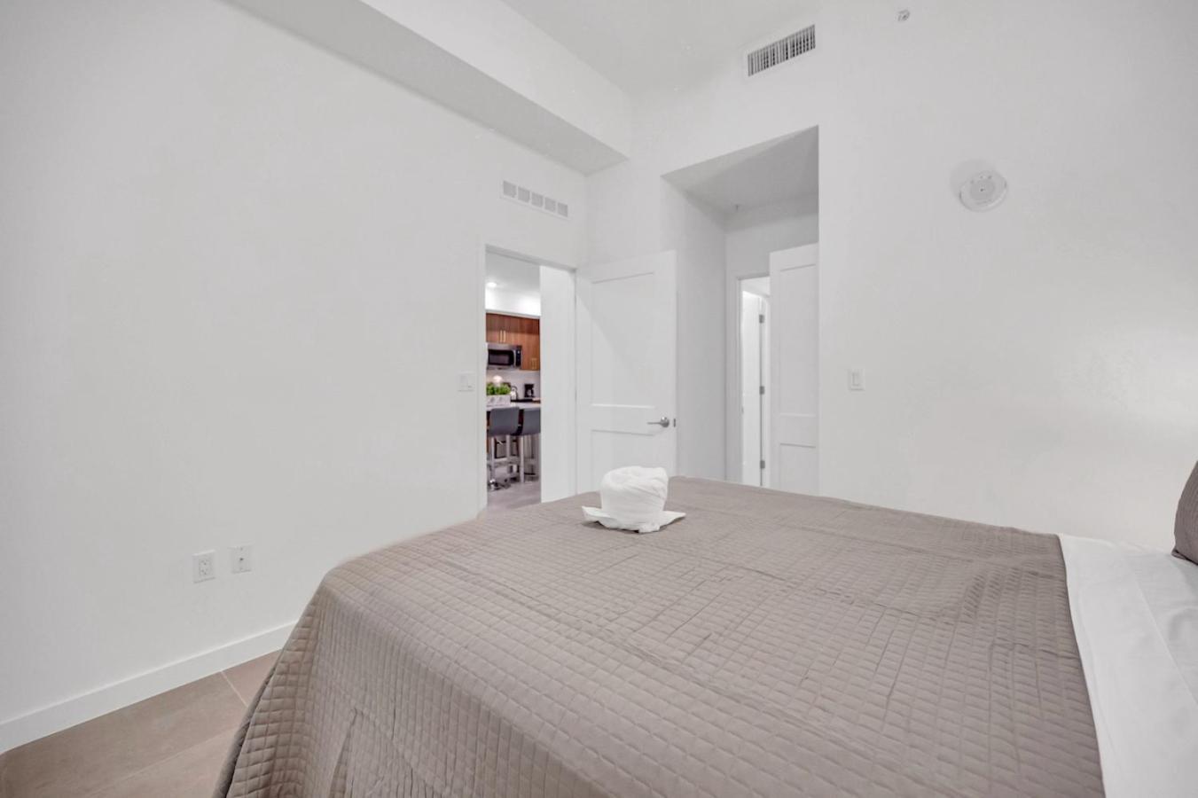 Modern Unit In The Heart Of Downtown With Free Parking Apartamento *